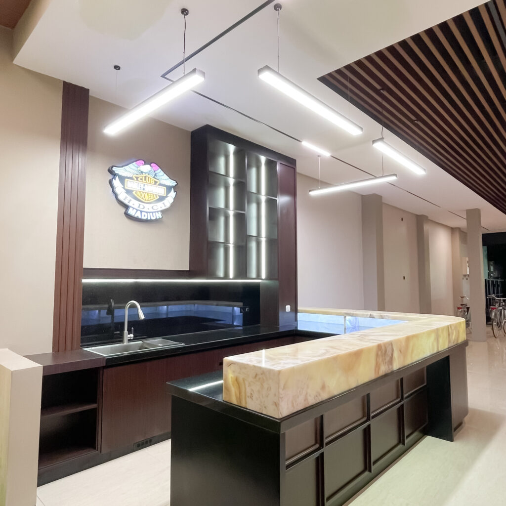 interior bar table custom bertema Harley Davidson Madiun